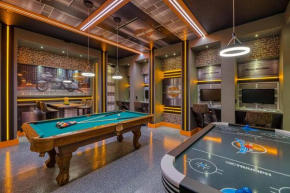Grand 11 Bdrm Villa with Games Room at Encore
